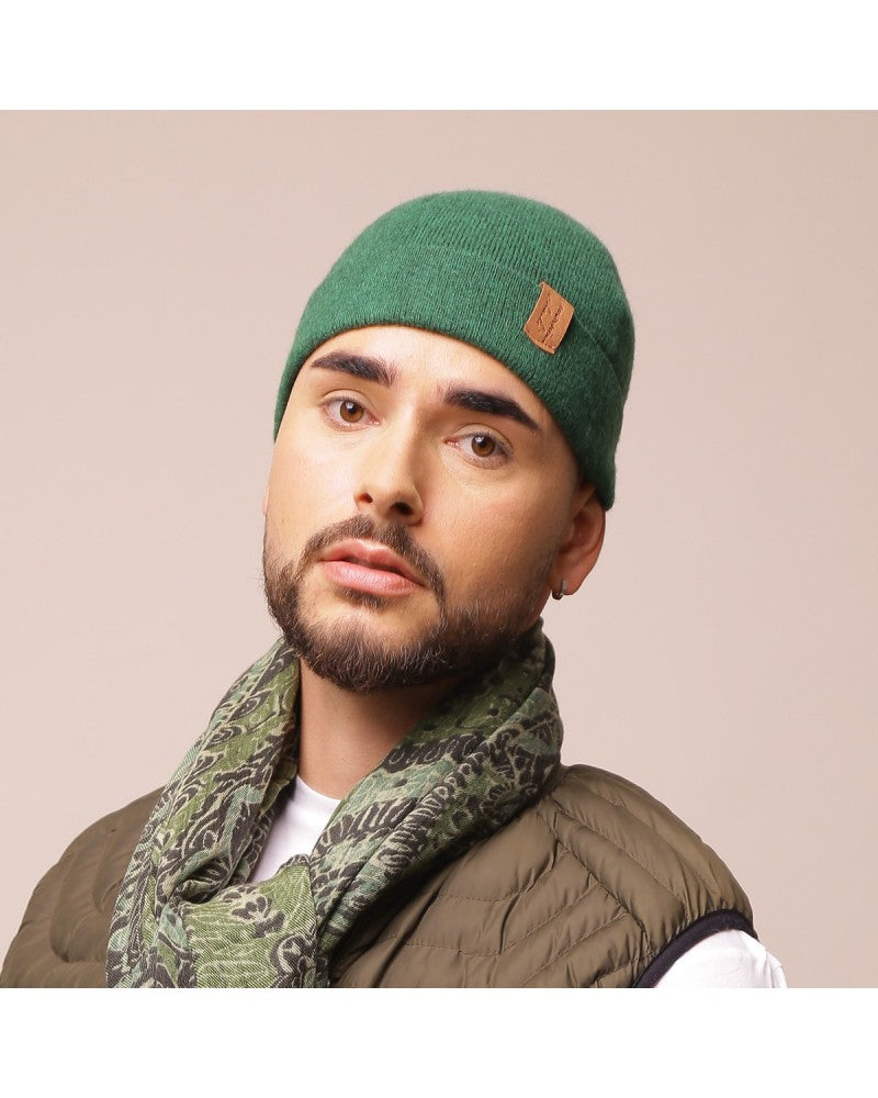 Man wearing Deidaa green merino wool beanie