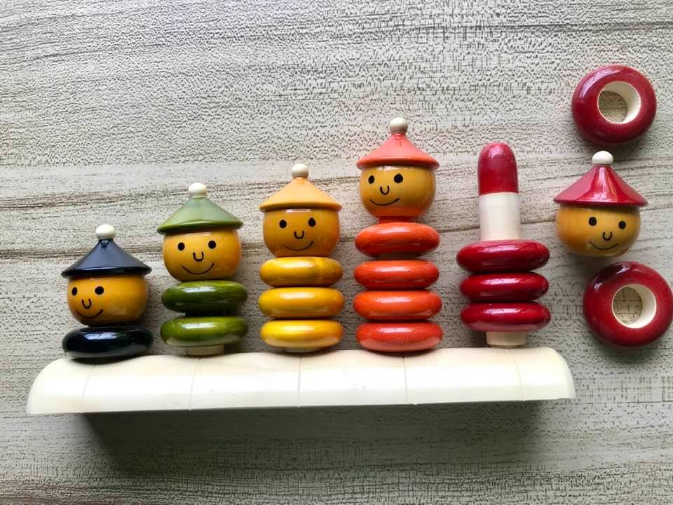 wooden montessori counting toy with detachable rings